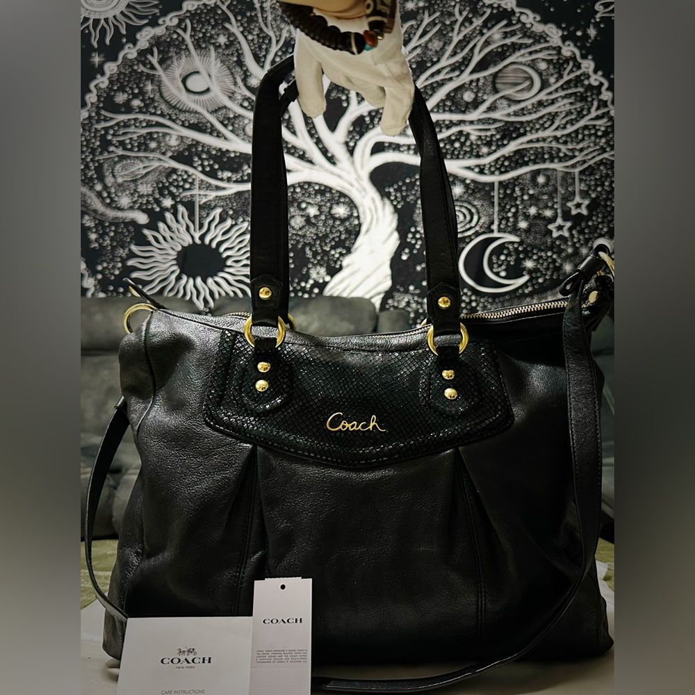 Vintage Style Y2K Coach Black Leather Shoulder Bag with Gold Accents make offer - Picture 5 of 17